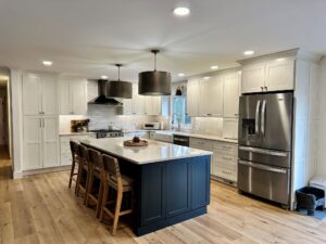 white and black farmhouse kitchen