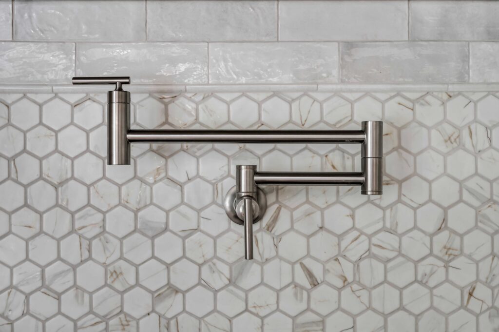 honeycomb backsplash and pasta filler