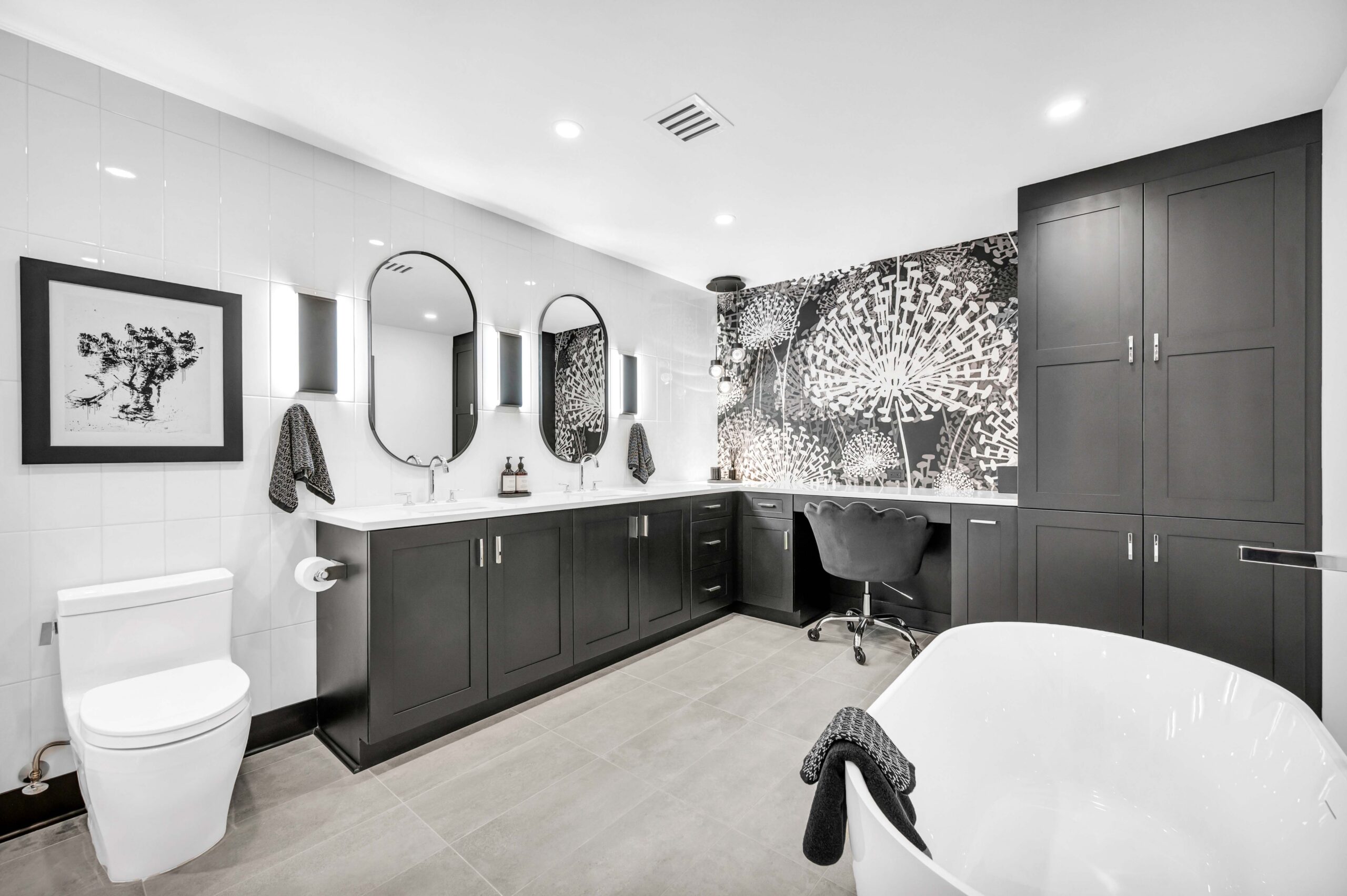 black and white bathroom